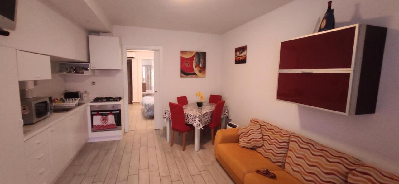 La Casa Nel Borgo Sul Lago Pisogne Bagian luar foto